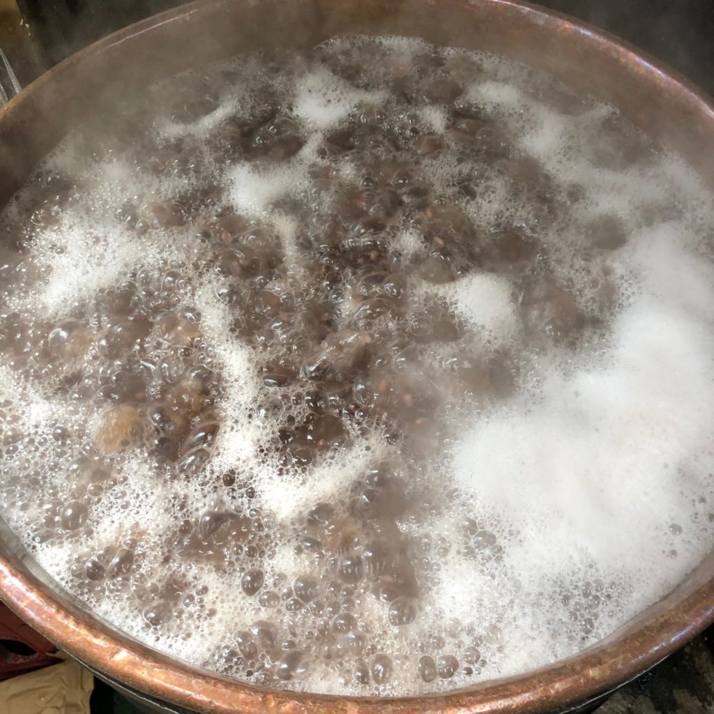 自家製の餡づくり