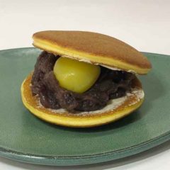 栗どら焼き<br>200円(税込)